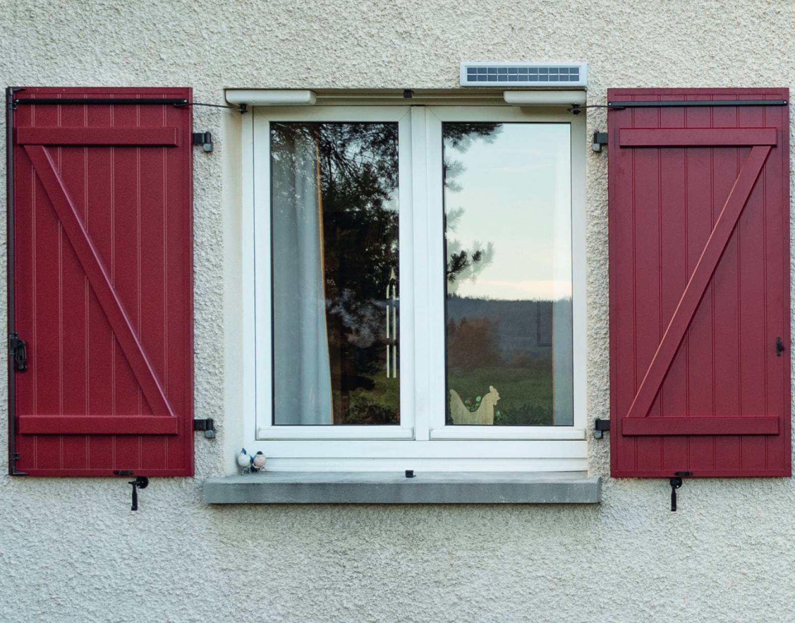 Prix Motorisation Volet Battant Solaire Somfy Poser une motorisation solaire Bubendorff pour volets battants LUMIS à Toulouse. - Menuiseries Doumenc