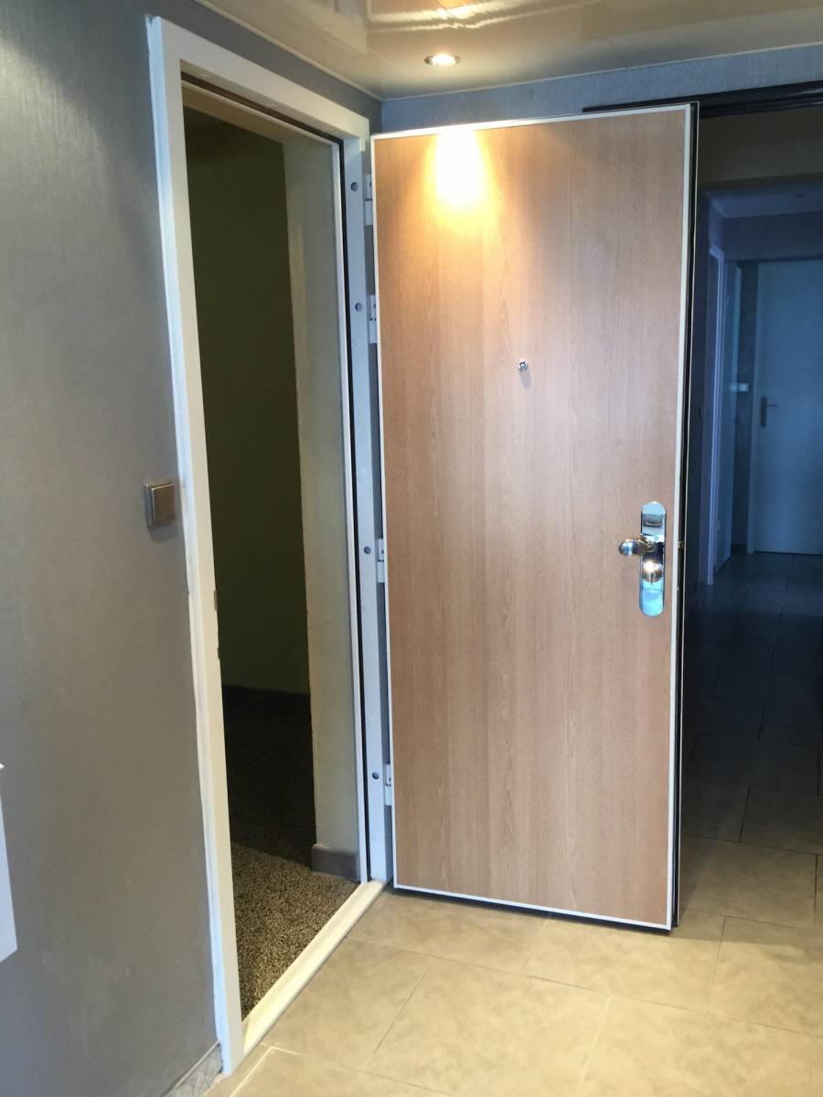 Faire poser à Toulouse une porte palière d'appartement sur mesure avec isolation phonique et serrure 5 points
