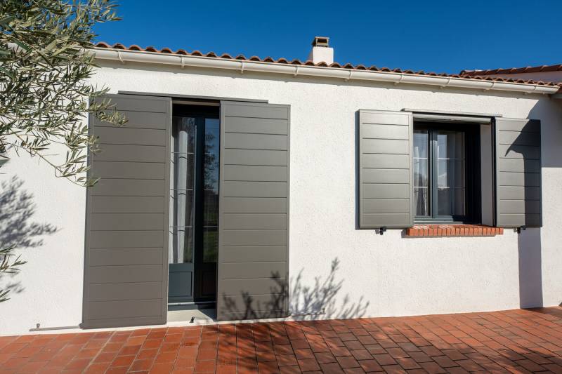 Poseur de volet coulissant aluminium extérieur sur rail sur mesure toulouse 31